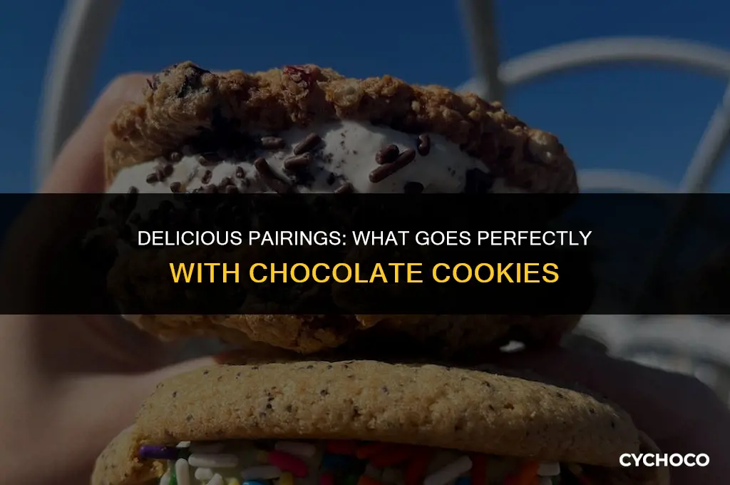 what goes good with chocolate cookies